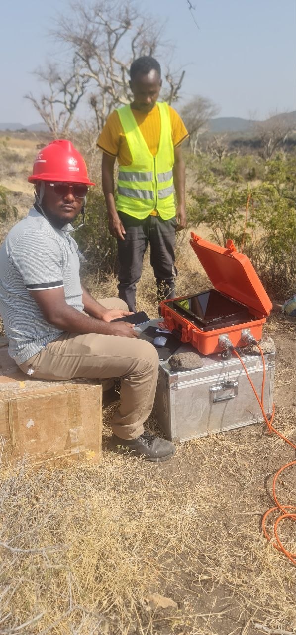 Dam site investigation, in the dam axis, abutment, reservoir and downstream.